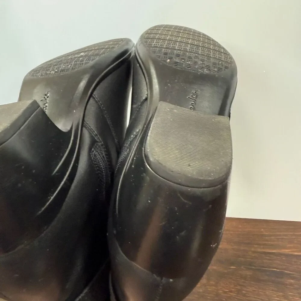 Clarks collection Women’s black side zip 2” heel ankle boot size 8.5